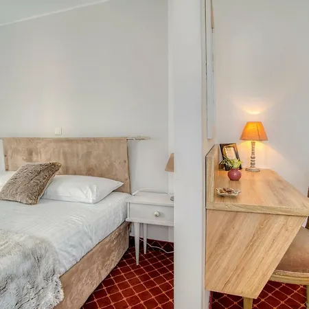 L'avenue Hotel 3*